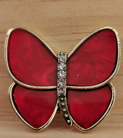 Magneet - broche - in een natuurlijke parelmoer - rood - vlinder - Goudkleurig voor omslagdoek, sjaal en vest te sluiten. Veroorzaak geen gaatjes op stof.