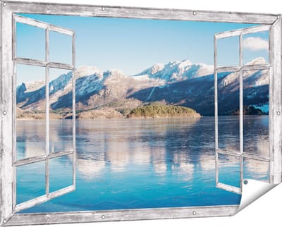 Gards Tuinposter Doorkijk Meer bij het Bergen Landschap in Noorwegen - 150x100 cm - Tuindoek - Tuindecoratie - Wanddecoratie buiten - Tuinschilderij