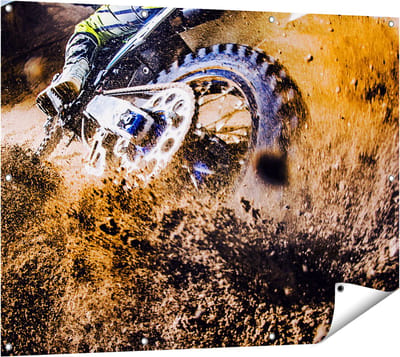 Gards Tuinposter Motorcross Wiel met Modder - 120x90 cm - Tuindoek - Tuindecoratie - Wanddecoratie buiten - Tuinschilderij