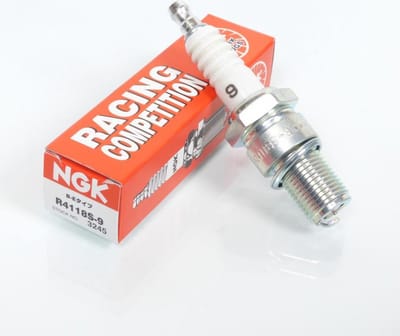 Bougie d'allumage NGK pour Moto Suzuki 250 RM 1993 à 1995 R4118S-9 Neuf
