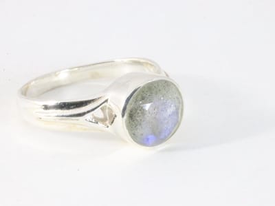 Zilveren ring met labradoriet - maat 16
