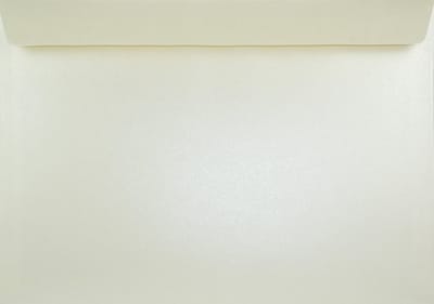 Metallic (parelmoer) ecru enveloppen A4 - 229 x 324 mm - 10 stuks - HK zelfklevend met plakstrip - 120 gram - Majestic - Netuno