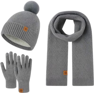 Ultiluxe® Winterset voor dames - Muts, sjaal en handschoenen - Grijs - 3-delige set - Volwassenen - Gevoerde beanie met pompom - Lange sjaal - Touchscreen handschoenen - Warme winteraccessoires voor vrouwen - Tegen kou en wind