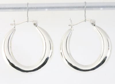 Hoogglans zilveren oorringen - ø 26 mm.