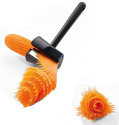 Dailygoods- Snijder Creatieve Keukenfrees - Groentesnijder - Komkommer Shredder - Werkbesparend - Kunststof - Totale Lengte 15 cm