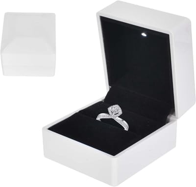 Elegante trouwringdoos met LED-verlichting van hoge kwaliteit, perfect als cadeau voor bruiloften, jubilea en geliefden, 5.8 x 6.3 x 5 cm, wit, luxe uitstraling, sieradenopbergdoos, romantisch geschenk