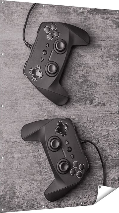Gards Tuinposter Twee Game Controllers op Tafel - Gaming - 120x180 cm - Tuindoek - Tuindecoratie - Wanddecoratie buiten - Tuinschilderij