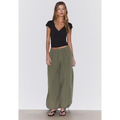 Stradivarius T-shirt met korte mouw en naad onder de borst  Zwart XS