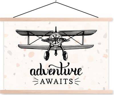 Posterhanger incl. Poster 90x60 cm - Schoolplaat - Spreuken - Quotes - Adventure awaits - Vliegtuig - Textielposter - Blanke latten