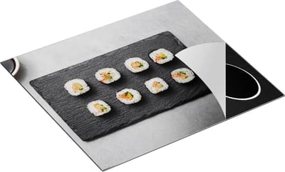 Chefcare Inductie Beschermer Sushi Rolls op een Grijze Achtergrond - 60x50 cm - Afdekplaat Inductie - Kookplaat Beschermer - Inductie Mat