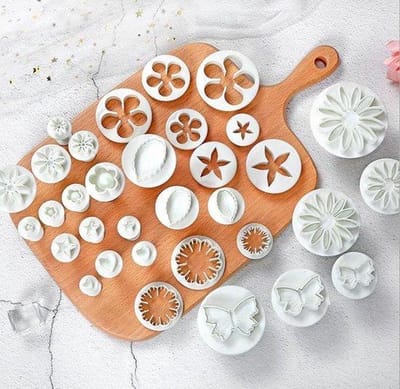 JDBOS ® Uitsteekvormpjes koekjes - Uitstekers - Uitgebreide 33-delige set - Uitsteekvormpjes ster, hart, koekjes, bloemen vormen - kerstcadeau