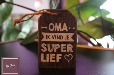 Hanger / label / met de tekst; Oma ik vind je super lief Afmetingen 9 cm Kleur Natural