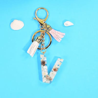 Letter Sleutelhanger A-Z – Luxe Initialen Sleutelhanger met Pompon & Kwastje – Tashanger voor Dames & Meisjes – Accessoire voor Sleutelbos, Handtas, Rugzak & Autosleutel – Persoonlijk Cadeau voor Vrouw, Moeder, Dochter & Vriendin