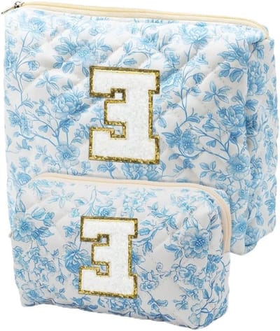 Set van 2 Make-up Tassen met Initialen, Gequilt Bloemmotief, Perfect voor Reizen, Cadeau en Dagelijks Gebruik, Inclusief Kleine Penseel Etui