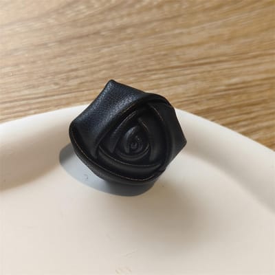 Clips de Lacets de Mode Décorations de Boucle Boucle de Chaussure pour Baskets Cuir Rose Nœud Cœur Breloques de Chaussures Accessoires de Chaussures 1 pièce black