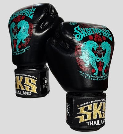 SKS Empire Bokshandschoenen - Sak Yant - Stickerbomb - Zwart / Blauw 16 oz