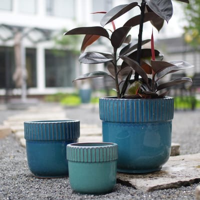 STILVORA Bloempot – Ø 23 cm – Handgemaakt Keramiek – Glanzend Teal – Voor Binnen en Buiten – Met Geribbelde Rand en Afwateringsgat