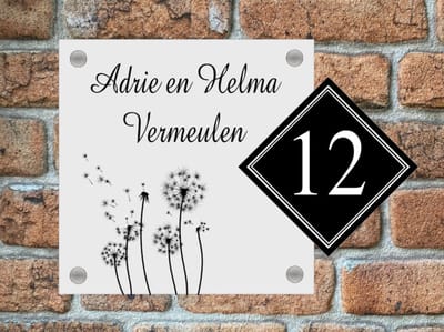 Naambordje / huisnummer voordeur paardenbloem met huisnummer opaal