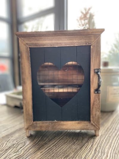 Miko - Pasen - Paasdecoratie - Eierkastje met raster en Hartje - 25x18 cm