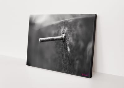 Schroef | Zwart-wit | Close-up | Urban | Stichting BY Amanda | Canvasdoek | Wanddecoratie | 60CM x 40CM | Schilderij
