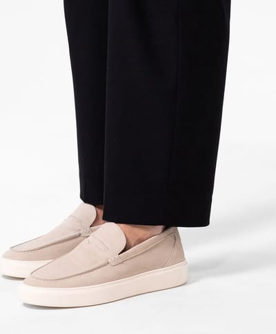 Manfield - Heren - Beige suède loafers met sportieve zool - Maat 45