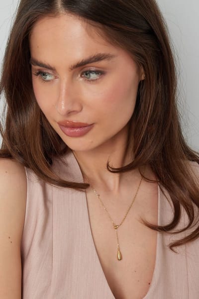 ketting met druppel bedel