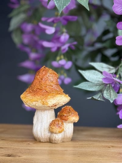 Paddenstoelen trio oranje polyresin 13 cm hoog - Herfstcollectie - Herfstdecoratie - interieurdecoratie - accessoire - voor binnen - gift - geschenk - cadeau verjaardag