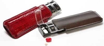 Adhome Zwarte luxe pillendoos met bruin lederen etui - Taal: Frans