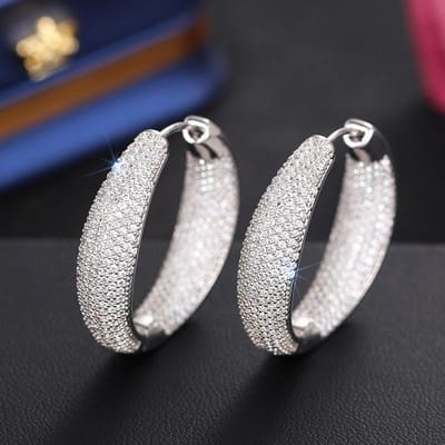 Huitan Luxe Goudkleur/ Kleur Hoepeloorbellen Dame Delicate Micro Pavé Zirkonia Sieraden Vrouwen Mode Prachtige Accessoires
