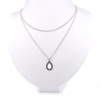 Damescollier - boho stijl - zilverkleurig - dubbellaags - druppelvormige hanger - witte maansteen - jasseron ketting