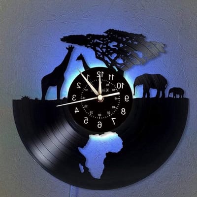Retro Wandklok met Safari Dieren en 7 Kleuren - Unieke Handgemaakte Wanddecoratie voor Dierenvrienden en Afrika-liefhebbers met Verlichting