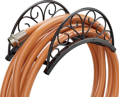 Unyqoos® Wandgemonteerde metalen houder voor tuinslangen en verlengkabels met decoratief design