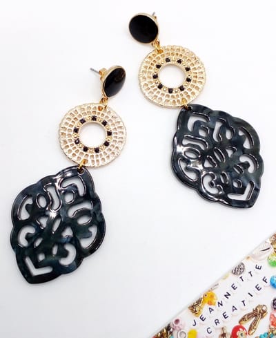Jeannette-Creatief® - Resin - Black & Gold - Zwarte Oorbellen - Gouden Oorbellen - Oorbellen Dames - Oorhangers Dames - Oorbellen - Oorstekers - Resin Oorbellen