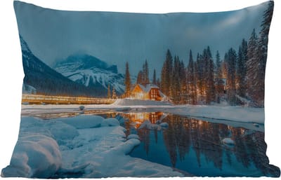 Buitenkussens - Winterlandschap - Natuur - Huis - Bergen - Sneeuw - 60x40 cm - Weerbestendig