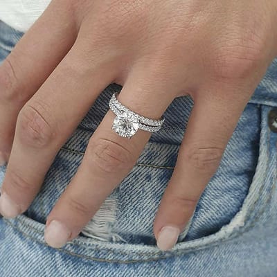 Huitan Bagues Tendance pour Femmes avec Zircon Cubique Rond Brillant Alliances de Mariage de Haute Qualité Bague de Fiançailles Couleur 8 brown