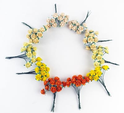 100 stuks Kleine Kunstmatige Rozen Gemengde Oranje Gele Tint Vijf Kleuren Moerbeipapier Bloem 15-18 mm Bloem Bruiloft Scrapbooking