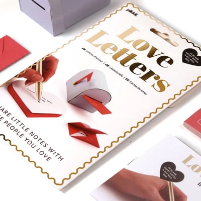 pikkii Love Letters Brievenbus Set – Romantische Schrijfset met Kaarten | Origineel Cadeau voor Hem & Haar 9.0x9.1x2.1 cm 136gr Briefpapier