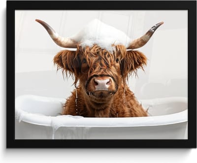 Poster in lijst - Fotolijst 40x30 cm - Posters - Schotse Hooglander - Bad - Koe - Dieren - Schuim - Posterlijst zwart - Wanddecoratie badkamer - Muurdecoratie WC - Decoratieve accessoires - Toilet muur decoratie
