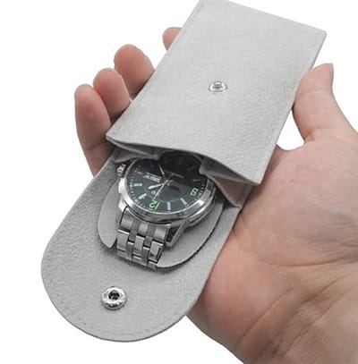 Actie4you® - Fluwelen Horloge Pouch - Draagbare Enkele Horloge - Travel Case - Horloge Opbergtas Luxe Gift Tas Met Drukknop Voor Sieraden - Horloge Organizer – Horloge Hoes - 13x6.7CM – Grijs
