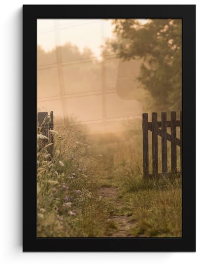 Poster in lijst - Fotolijst 20x30 cm - Posters - Hek - Natuur - Mist - Veld - Posterlijst zwart - Decoratie - Wanddecoratie woonkamer - Muurdecoratie slaapkamer