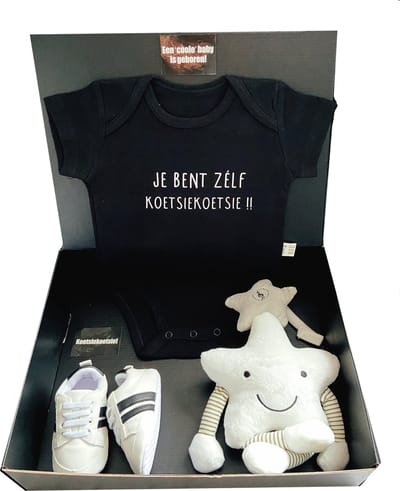 Kraamcadeau jongen -romper - muziekmobiel - baby knuffel- kraamcadeau kopen - koetsiekoetsie - 2 maten - babysneakers - babyshower - Ook rechtstreeks te versturen met kaartje