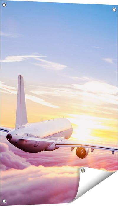 Gards Tuinposter Vliegtuig in de Wolken bij Zonsondergang - 60x90 cm - Tuindoek - Tuindecoratie - Wanddecoratie buiten - Tuinschilderij