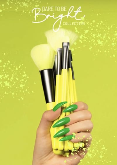 Beauty Creations – Dare To Be Bright Boujee Neon Yellow Make-up Kwastenset (15-delig, inclusief etui)