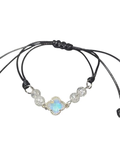 iris bergkristal met bloemen bedel armband.