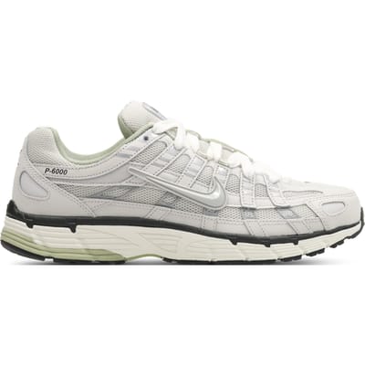 Nike P-6000 - Unisex - Platinum Tint Metallic Silver - Maat EU 43