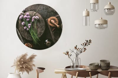 WallCircle® Wandcirkel 120x120 cm - Muurcirkel Bieslook - Keuken - Vijzel - Rustiek - Kruiden - Paars - Muurdecoratie woonkamer - Wanddecoratie slaapkamer - Kamer decoratie accessoires - Ronde schilderijen XXL