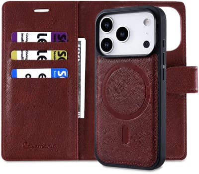 Casemania Hoesje Geschikt voor Apple iPhone 17 Pro - Burgundy Red - 2 in 1 Afneembare Bookcase van Lederlook met Fijne Nerf - Geschikt voor MagSafe - Portemonnee Telefoonhoesje met Pasjeshouder en Standaardfunctie