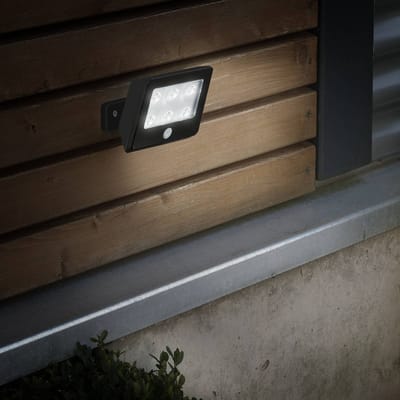 BRILONER Kollig - LED Wandlamp oplaadbaar - op batterijen - met sensor - buitenverlichting met bewegingssensor - 12 cm - IP54 - 6.500K - zwart