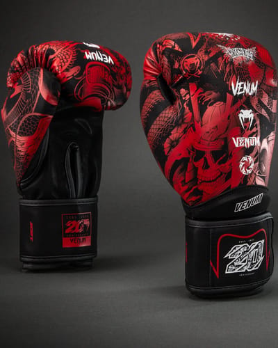Venum 20th Anniversary Bokshandschoenen Zwart/Rood | Premium Kickboks Gloves - 10 OZ