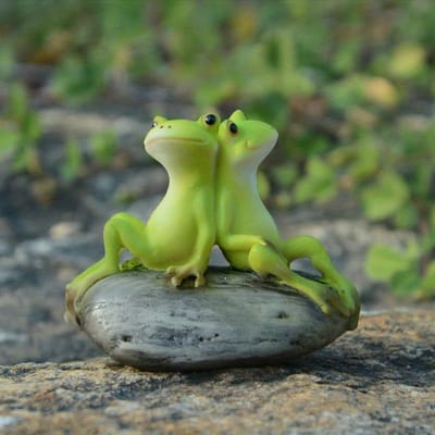 1 st. Mooie Hars Kikker Ornament Tuin Bloem Bonsai Dier Gesimuleerde Micro Landschap Decoratie Vensterbanken Bonsai Ornament Frogs back to back green